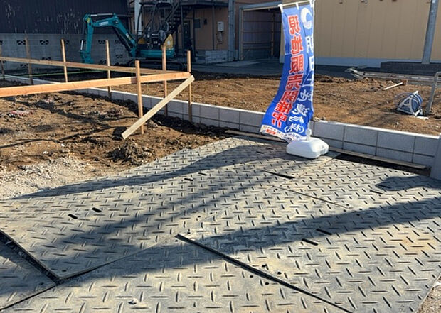 家族でのBBQを行うのであれば3坪程度の広さがあればよいでしょう。ガーデニングや家庭菜園を楽しむ際は、手入れが行き届く範囲にすると安心です。また、庭のある方角や接道が気になる方は事前に確認しましょう。