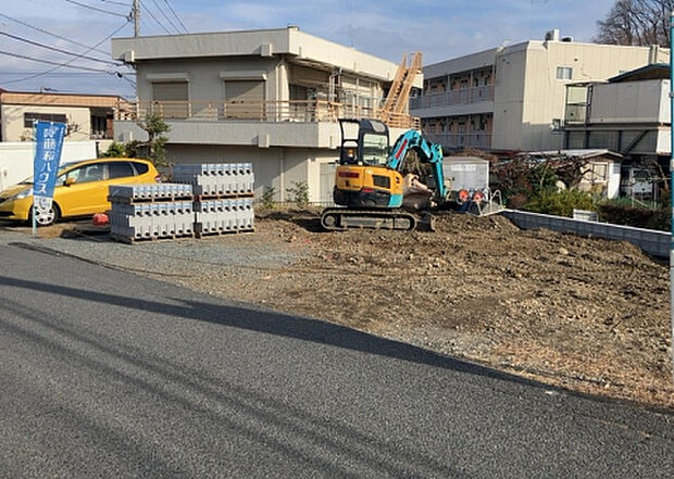 住宅用の土地では前面道路に2m以上接していなければならないと法律で定められています。しかし、お持ちの車のサイズやライフスタイルなどにより、2mでは利便が悪い場合もございますので、事前に確認しましょう。