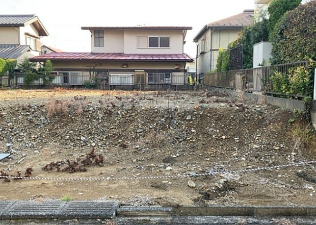 家族でのBBQを行うのであれば3坪程度の広さがあればよいでしょう。ガーデニングや家庭菜園を楽しむ際は、手入れが行き届く範囲にすると安心です。また、庭のある方角や接道が気になる方は事前に確認しましょう。