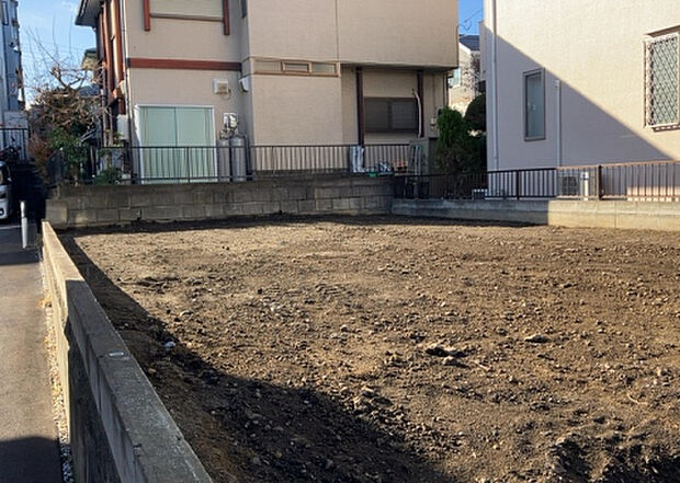 家族でのBBQを行うのであれば3坪程度の広さがあればよいでしょう。ガーデニングや家庭菜園を楽しむ際は、手入れが行き届く範囲にすると安心です。また、庭のある方角や接道が気になる方は事前に確認しましょう。