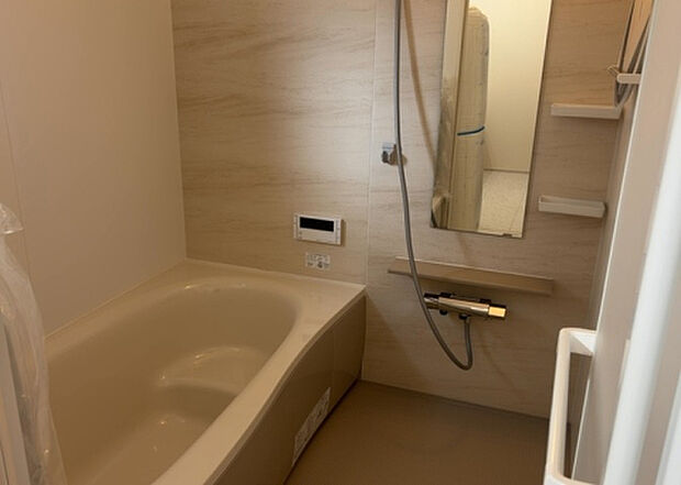 入浴時の快適さも大事なことですが、綺麗な状態を維持できなければ気持ちよく入浴できません。毎日の掃除が楽という点は大事なポイントになります！カビが生えにくく掃除がしやすい、壁や浴槽を選ぶといいでしょう。