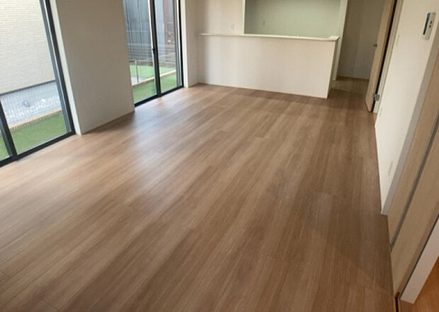 リビングの間取りの種類は大きくわけてリビングとダイニングが別になっているタイプ、リビングダイニング一体型です。どちらも一長一短ですので、家を選ぶ時はその両面をチェックして決めるようにしましょう。