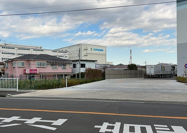 桜や紅葉の名所に出かける人は多いと思いますが、家にいながら季節の移ろいを感じる生活を送りませんか？リビングや窓から見える景色が生活を彩るワンポイントに！現地から見える景色を堪能してみては如何でしょう。