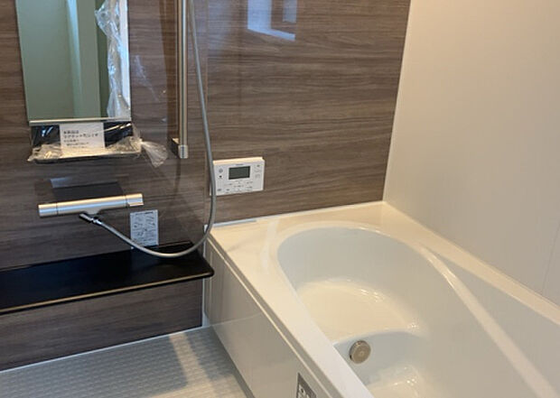 入浴時の快適さも大事なことですが、綺麗な状態を維持できなければ気持ちよく入浴できません。毎日の掃除が楽という点は大事なポイントになります！カビが生えにくく掃除がしやすい、壁や浴槽を選ぶといいでしょう。