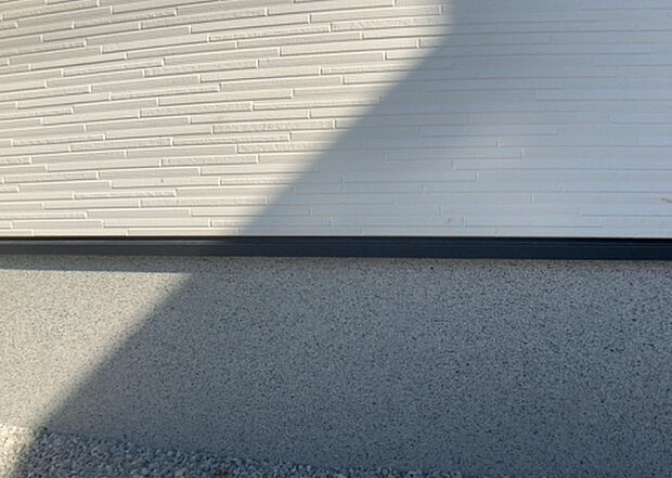 木造住宅とは土台、壁、柱など建築物の強度を支える構造体の材に木が使用されている構造を指します。構造体は建物の自重を支えるだけではなく風圧や水圧、積裁荷重などあらゆる衝撃に耐えるための基礎です。