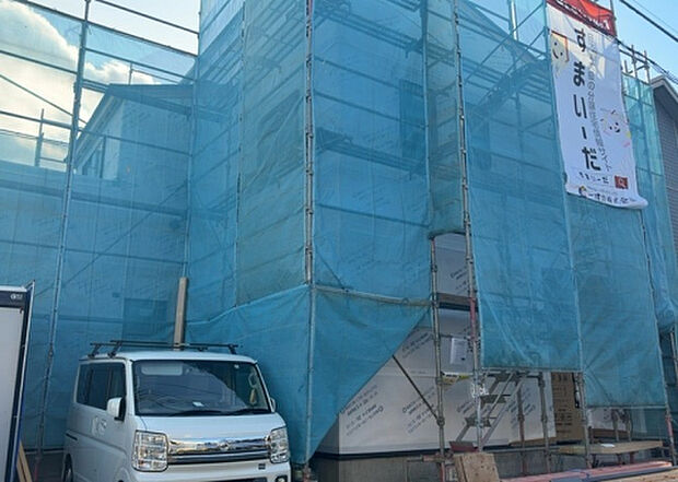 現地をご見学に行く際は、道路の幅や周辺の交通量、施設などをご確認頂くことをおすすめします！ある程度イメージをつけたいという場合は、同売主の施工事例や完成パースもお見せします。