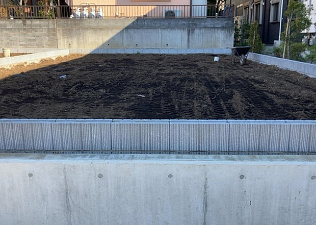 木造住宅とは土台、壁、柱など建築物の強度を支える構造体の材に木が使用されている構造を指します。構造体は建物の自重を支えるだけではなく風圧や水圧、積裁荷重などあらゆる衝撃に耐えるための基礎です。