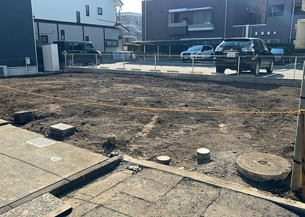 家族でのBBQを行うのであれば3坪程度の広さがあればよいでしょう。ガーデニングや家庭菜園を楽しむ際は、手入れが行き届く範囲にすると安心です。また、庭のある方角や接道が気になる方は事前に確認しましょう。