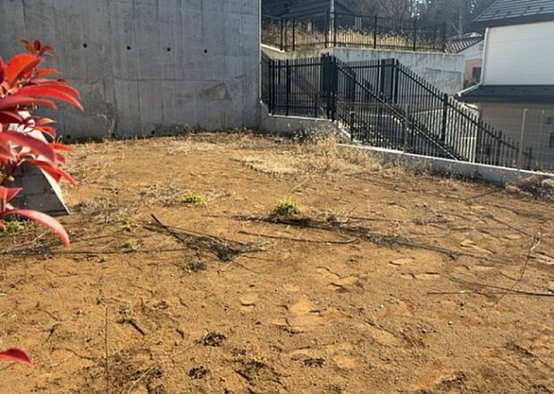 木造住宅とは土台、壁、柱など建築物の強度を支える構造体の材に木が使用されている構造を指します。構造体は建物の自重を支えるだけではなく風圧や水圧、積裁荷重などあらゆる衝撃に耐えるための基礎です。