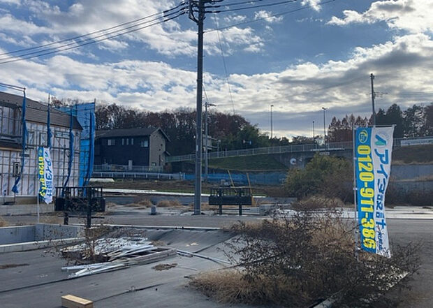 桜や紅葉の名所に出かける人は多いと思いますが、家にいながら季節の移ろいを感じる生活を送りませんか？リビングや窓から見える景色が生活を彩るワンポイントに！現地から見える景色を堪能してみては如何でしょう。