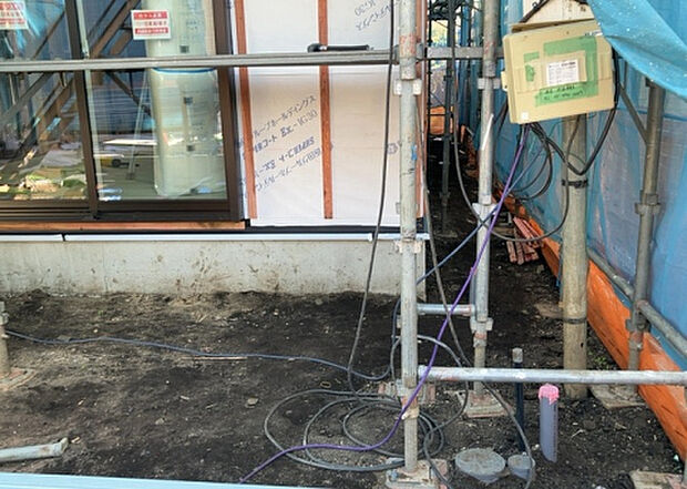 木造住宅とは土台、壁、柱など建築物の強度を支える構造体の材に木が使用されている構造を指します。構造体は建物の自重を支えるだけではなく風圧や水圧、積裁荷重などあらゆる衝撃に耐えるための基礎です。