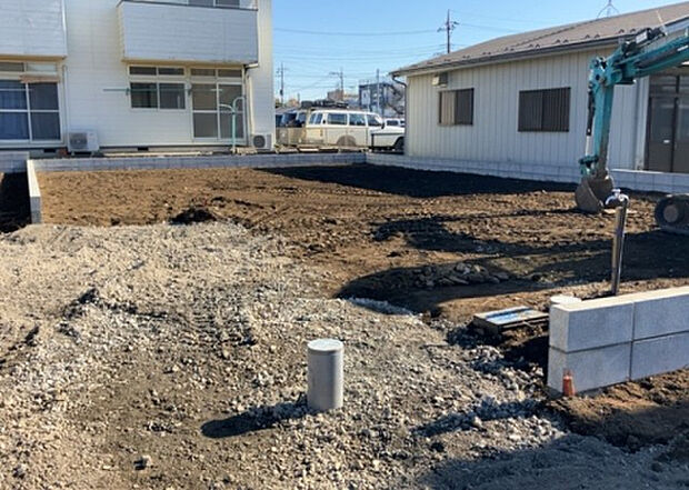 木造住宅とは土台、壁、柱など建築物の強度を支える構造体の材に木が使用されている構造を指します。構造体は建物の自重を支えるだけではなく風圧や水圧、積裁荷重などあらゆる衝撃に耐えるための基礎です。