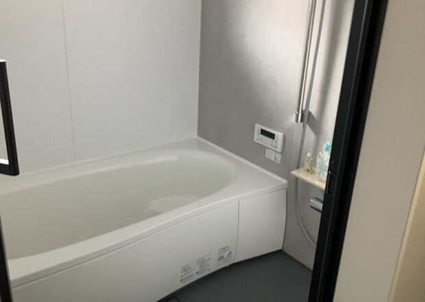 入浴時の快適さも大事なことですが、綺麗な状態を維持できなければ気持ちよく入浴できません。毎日の掃除が楽という点は大事なポイントになります！カビが生えにくく掃除がしやすい、壁や浴槽を選ぶといいでしょう。