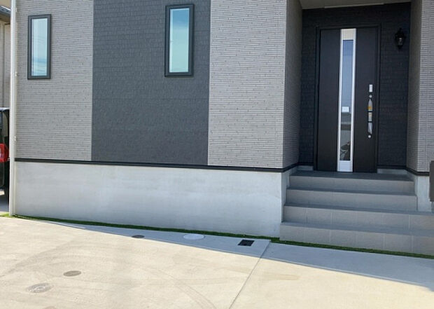 木造住宅とは土台、壁、柱など建築物の強度を支える構造体の材に木が使用されている構造を指します。構造体は建物の自重を支えるだけではなく風圧や水圧、積裁荷重などあらゆる衝撃に耐えるための基礎です。