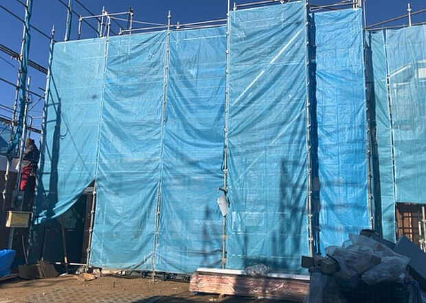 木造住宅とは土台、壁、柱など建築物の強度を支える構造体の材に木が使用されている構造を指します。構造体は建物の自重を支えるだけではなく風圧や水圧、積裁荷重などあらゆる衝撃に耐えるための基礎です。