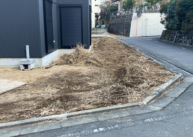 家族でのBBQを行うのであれば3坪程度の広さがあればよいでしょう。ガーデニングや家庭菜園を楽しむ際は、手入れが行き届く範囲にすると安心です。また、庭のある方角や接道が気になる方は事前に確認しましょう。