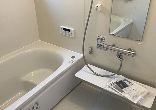 入浴時の快適さも大事なことですが、綺麗な状態を維持できなければ気持ちよく入浴できません。毎日の掃除が楽という点は大事なポイントになります！カビが生えにくく掃除がしやすい、壁や浴槽を選ぶといいでしょう。