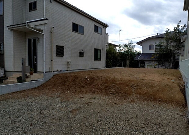 現地をご見学に行く際は、道路の幅や周辺の交通量、施設などをご確認頂くことをおすすめします!ある程度イメージをつけたいという場合は、同売主の施工事例や完成パースもお見せします。