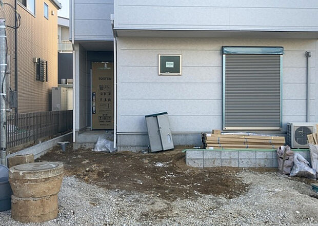 木造住宅とは土台、壁、柱など建築物の強度を支える構造体の材に木が使用されている構造を指します。構造体は建物の自重を支えるだけではなく風圧や水圧、積裁荷重などあらゆる衝撃に耐えるための基礎です。