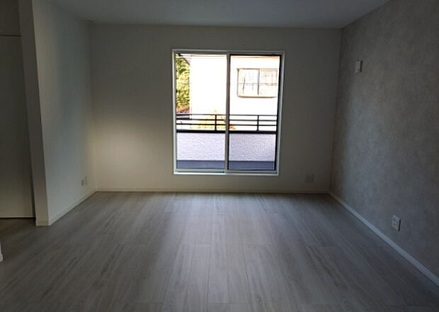 リビングの間取りの種類は大きくわけてリビングとダイニングが別になっているタイプ、リビングダイニング一体型です。どちらも一長一短ですので、家を選ぶ時はその両面をチェックして決めるようにしましょう。