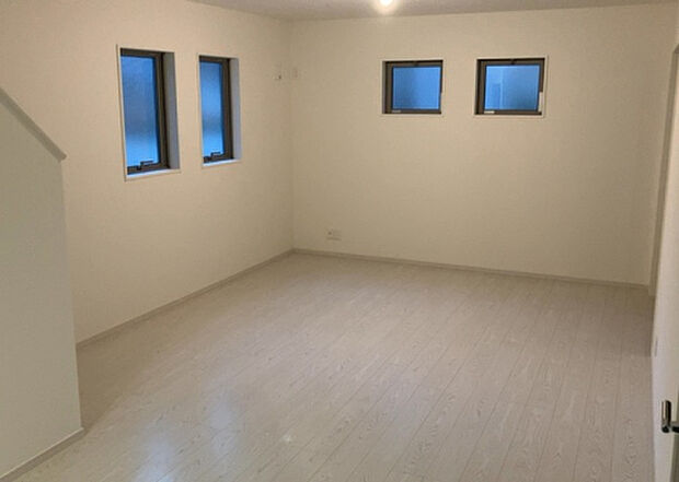 リビングの間取りの種類は大きくわけてリビングとダイニングが別になっているタイプ、リビングダイニング一体型です。どちらも一長一短ですので、家を選ぶ時はその両面をチェックして決めるようにしましょう。