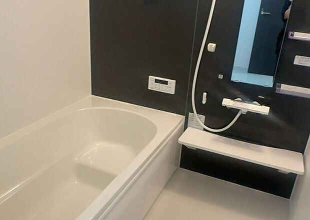 入浴時の快適さも大事なことですが、綺麗な状態を維持できなければ気持ちよく入浴できません。毎日の掃除が楽という点は大事なポイントになります!カビが生えにくく掃除がしやすい、壁や浴槽を選ぶといいでしょう。