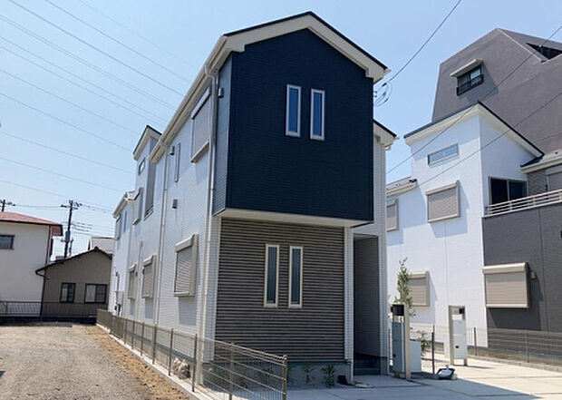 ついに完成致しました！現地をご見学に行く際は、道路の幅や周辺の交通量、施設などをご確認頂くことをおすすめします！物件の流れが早いため、内見をしたい方はお早めに当社営業までお問い合わせ頂きご予約下さい！