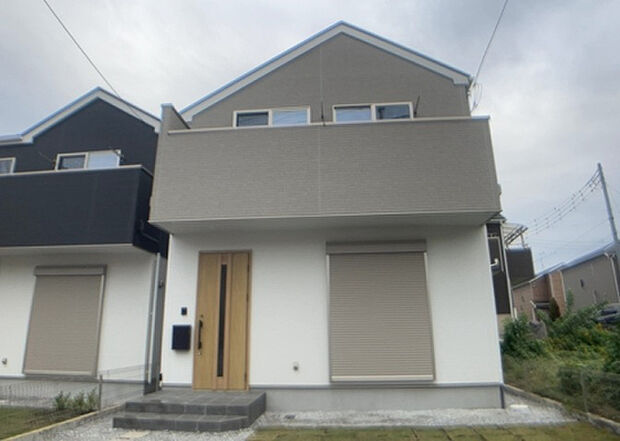 ついに完成致しました!現地をご見学に行く際は、道路の幅や周辺の交通量、施設などをご確認頂くことをおすすめします!物件の流れが早いため、内見をしたい方はお早めに当社営業までお問い合わせ頂きご予約下さい!