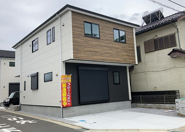 ついに完成致しました!現地をご見学に行く際は、道路の幅や周辺の交通量、施設などをご確認頂くことをおすすめします!物件の流れが早いため、内見をしたい方はお早めに当社営業までお問い合わせ頂きご予約下さい!