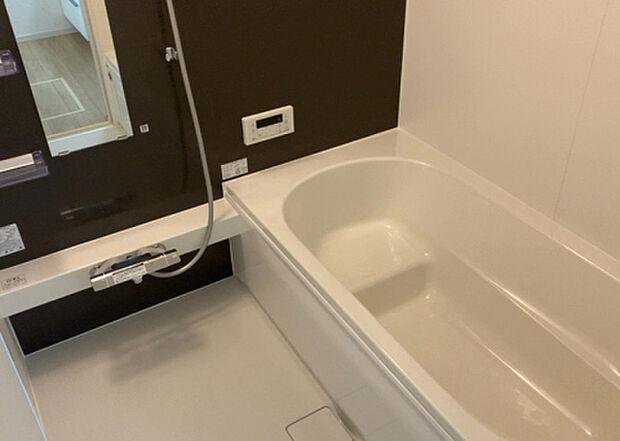 入浴時の快適さも大事なことですが、綺麗な状態を維持できなければ気持ちよく入浴できません。毎日の掃除が楽という点は大事なポイントになります!カビが生えにくく掃除がしやすい、壁や浴槽を選ぶといいでしょう。