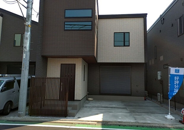 ついに完成致しました!現地をご見学に行く際は、道路の幅や周辺の交通量、施設などをご確認頂くことをおすすめします!物件の流れが早いため、内見をしたい方はお早めに当社営業までお問い合わせ頂きご予約下さい!