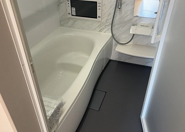 入浴時の快適さも大事なことですが、綺麗な状態を維持できなければ気持ちよく入浴できません。毎日の掃除が楽という点は大事なポイントになります!カビが生えにくく掃除がしやすい、壁や浴槽を選ぶといいでしょう。