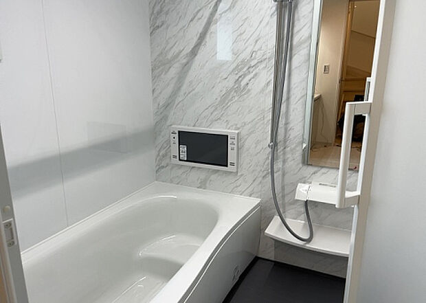 入浴時の快適さも大事なことですが、綺麗な状態を維持できなければ気持ちよく入浴できません。毎日の掃除が楽という点は大事なポイントになります!カビが生えにくく掃除がしやすい、壁や浴槽を選ぶといいでしょう。