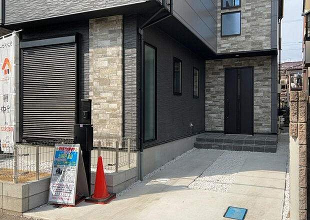 木造住宅とは土台、壁、柱など建築物の強度を支える構造体の材に木が使用されている構造を指します。構造体は建物の自重を支えるだけではなく風圧や水圧、積裁荷重などあらゆる衝撃に耐えるための基礎です。