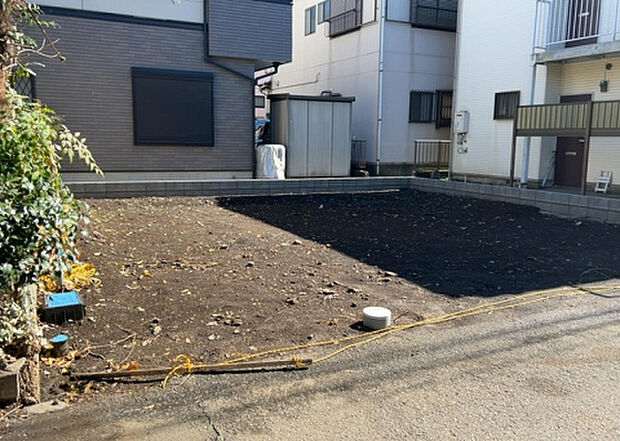 現地をご見学に行く際は、道路の幅や周辺の交通量、施設などをご確認頂くことをおすすめします!ある程度イメージをつけたいという場合は、同売主の施工事例や完成パースもお見せします。