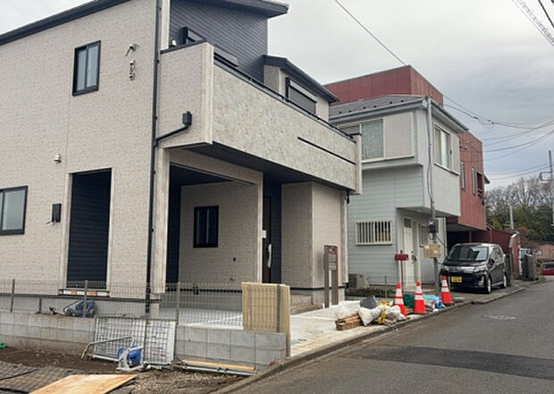 ついに完成致しました!現地をご見学に行く際は、道路の幅や周辺の交通量、施設などをご確認頂くことをおすすめします!物件の流れが早いため、内見をしたい方はお早めに当社営業までお問い合わせ頂きご予約下さい!