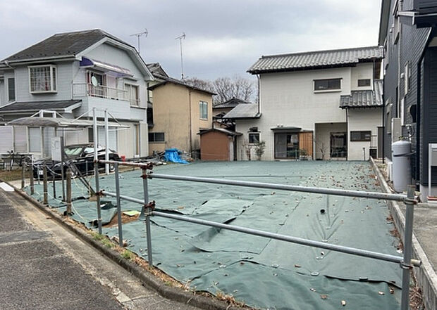 現地をご見学に行く際は、道路の幅や周辺の交通量、施設などをご確認頂くことをおすすめします!ある程度イメージをつけたいという場合は、同売主の施工事例や完成パースもお見せします。