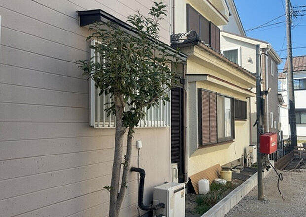 桜や紅葉の名所に出かける人は多いと思いますが、家にいながら季節の移ろいを感じる生活を送りませんか?リビングや窓から見える景色が生活を彩るワンポイントに!現地から見える景色を堪能してみては如何でしょう。