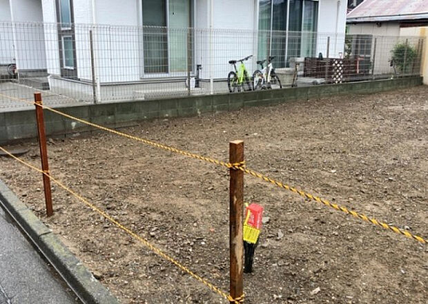 家族でのBBQを行うのであれば3坪程度の広さがあればよいでしょう。ガーデニングや家庭菜園を楽しむ際は、手入れが行き届く範囲にすると安心です。また、庭のある方角や接道が気になる方は事前に確認しましょう。