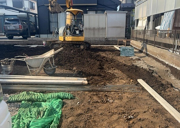 木造住宅とは土台、壁、柱など建築物の強度を支える構造体の材に木が使用されている構造を指します。構造体は建物の自重を支えるだけではなく風圧や水圧、積裁荷重などあらゆる衝撃に耐えるための基礎です。