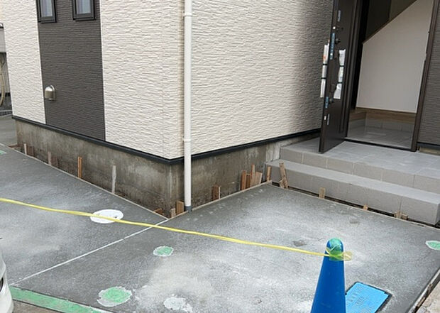木造住宅とは土台、壁、柱など建築物の強度を支える構造体の材に木が使用されている構造を指します。構造体は建物の自重を支えるだけではなく風圧や水圧、積裁荷重などあらゆる衝撃に耐えるための基礎です。