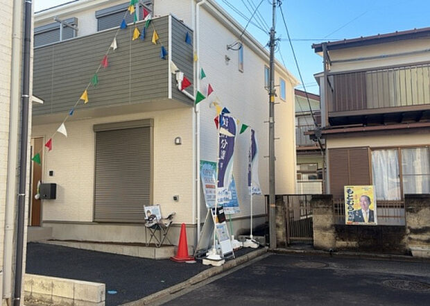 ついに完成致しました！現地をご見学に行く際は、道路の幅や周辺の交通量、施設などをご確認頂くことをおすすめします！物件の流れが早いため、内見をしたい方はお早めに当社営業までお問い合わせ頂きご予約下さい！