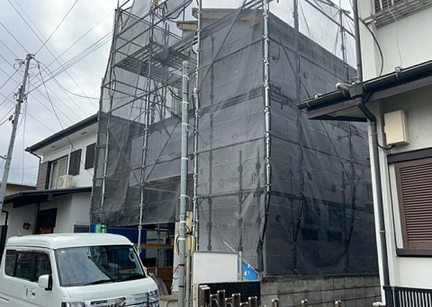 現地をご見学に行く際は、道路の幅や周辺の交通量、施設などをご確認頂くことをおすすめします！ある程度イメージをつけたいという場合は、同売主の施工事例や完成パースもお見せします。