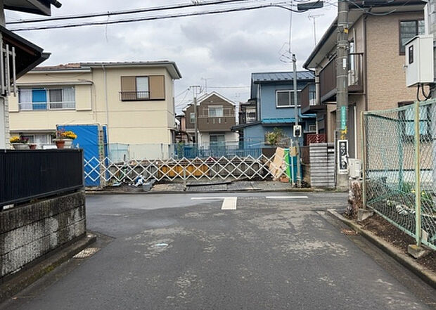 桜や紅葉の名所に出かける人は多いと思いますが、家にいながら季節の移ろいを感じる生活を送りませんか？リビングや窓から見える景色が生活を彩るワンポイントに！現地から見える景色を堪能してみては如何でしょう。