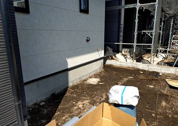 家族でのBBQを行うのであれば3坪程度の広さがあればよいでしょう。ガーデニングや家庭菜園を楽しむ際は、手入れが行き届く範囲にすると安心です。また、庭のある方角や接道が気になる方は事前に確認しましょう。