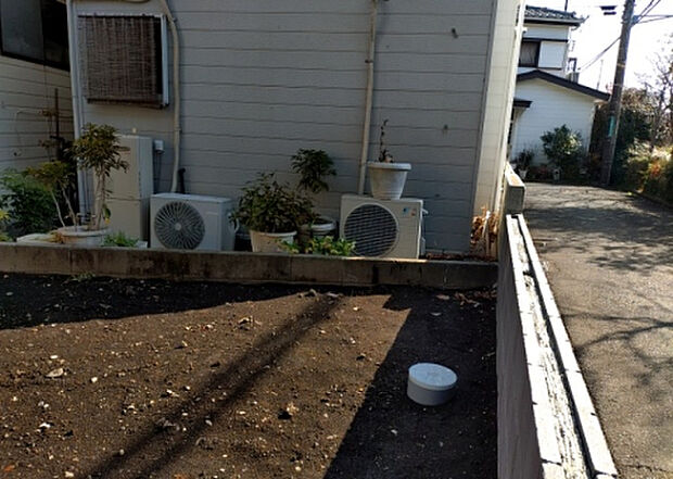 家族でのBBQを行うのであれば3坪程度の広さがあればよいでしょう。ガーデニングや家庭菜園を楽しむ際は、手入れが行き届く範囲にすると安心です。また、庭のある方角や接道が気になる方は事前に確認しましょう。