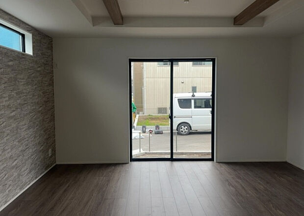 リビングの間取りの種類は大きくわけてリビングとダイニングが別になっているタイプ、リビングダイニング一体型です。どちらも一長一短ですので、家を選ぶ時はその両面をチェックして決めるようにしましょう。