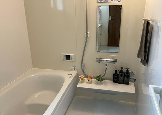 入浴時の快適さも大事なことですが、綺麗な状態を維持できなければ気持ちよく入浴できません。毎日の掃除が楽という点は大事なポイントになります!カビが生えにくく掃除がしやすい、壁や浴槽を選ぶといいでしょう。