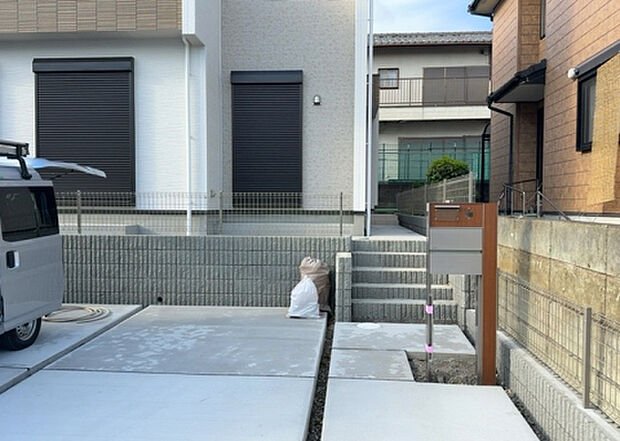 木造住宅とは土台、壁、柱など建築物の強度を支える構造体の材に木が使用されている構造を指します。構造体は建物の自重を支えるだけではなく風圧や水圧、積裁荷重などあらゆる衝撃に耐えるための基礎です。