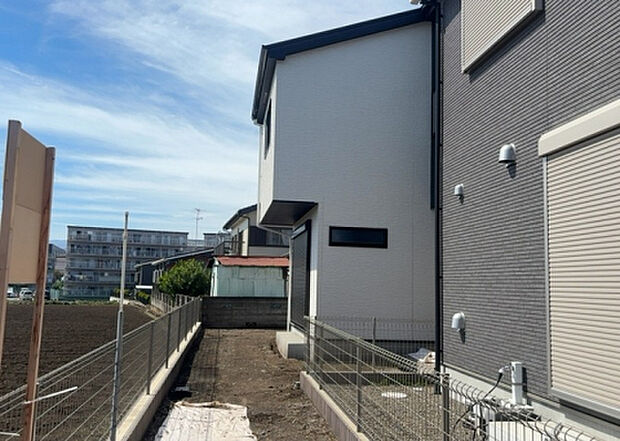 ついに完成致しました!現地をご見学に行く際は、道路の幅や周辺の交通量、施設などをご確認頂くことをおすすめします!物件の流れが早いため、内見をしたい方はお早めに当社営業までお問い合わせ頂きご予約下さい!